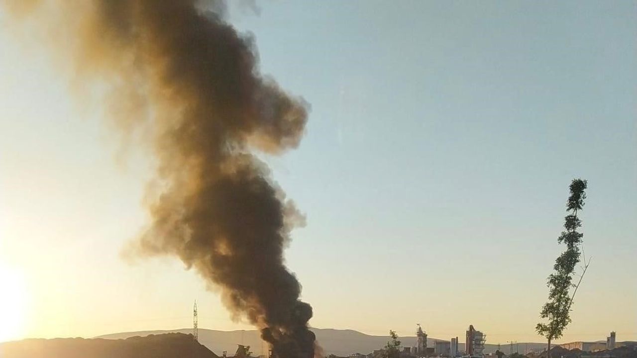 Kayseri'de Melikgazi Belediyesi Asfalt Şantiyesinde Bitüm Tankı Yangını Kontrol Altına Alındı