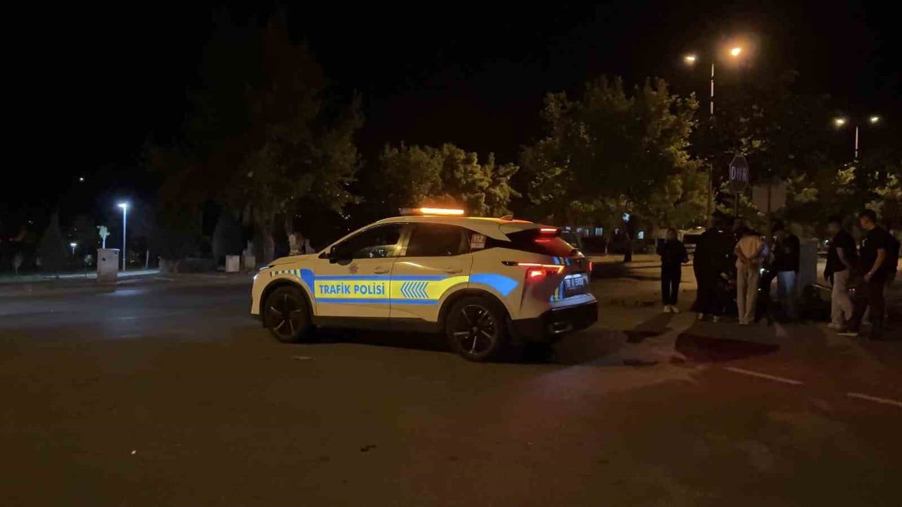 Kayseri’de otomobil ile motosiklet çarpıştı: 1’i ağır 2 yaralı