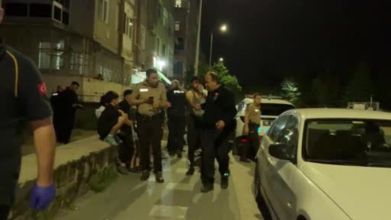 Kayseri'de polis, telefon kamerasıyla bıçakla kendine zarar veren kişiyi kurtardı