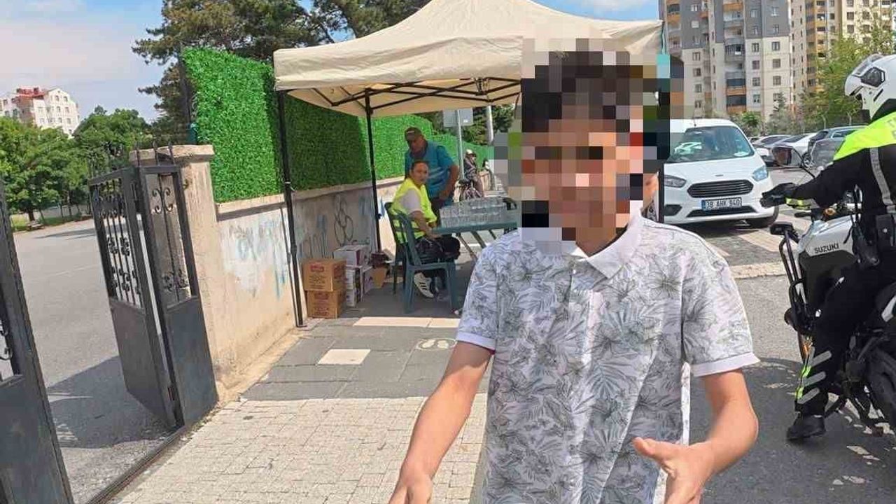 Kayseri'de sınava gireceği okulu karıştıran öğrenciyi motosikletli polisler yetiştirdi