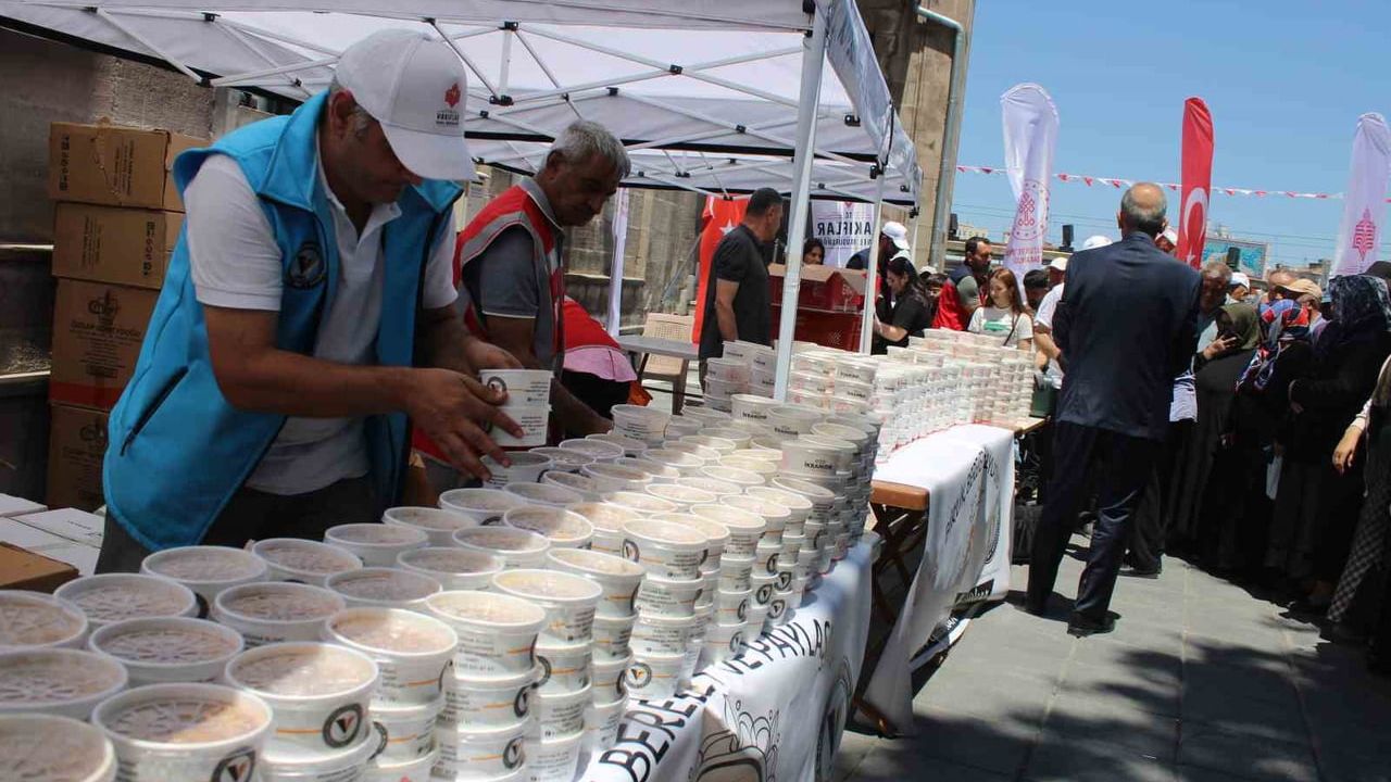 Kayseri'de yüzlerce yıllık aşure geleneği 40 bin kişiye sürdü