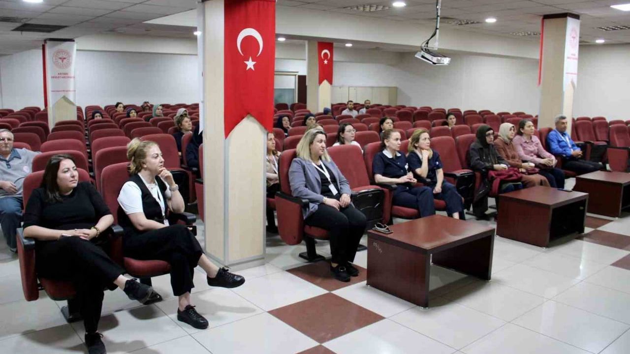 Kayseri Devlet Hastanesi'nde Personel İçin Cilt Kanseri Farkındalık Eğitimi