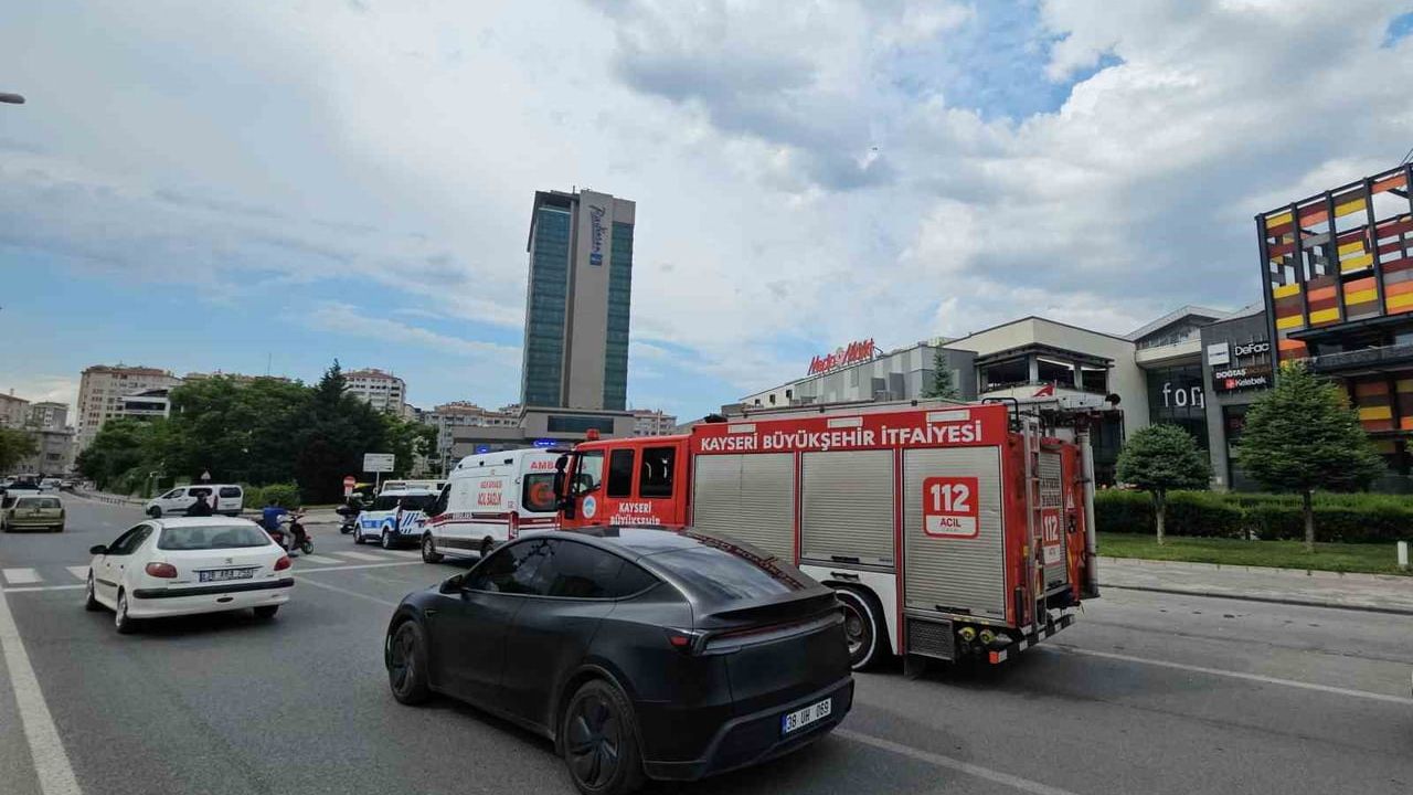 Kayseri Forum AVM'de 'canlı bomba' ihbarı: 13 yaşındaki şüpheli gözaltına alındı