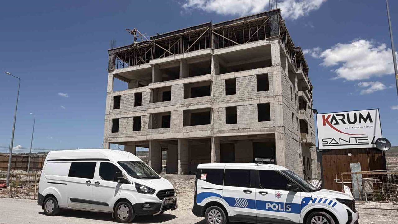 Kayseri Kocasinan'da inşaatın 4. katından düşen işçi ağır yaralandı