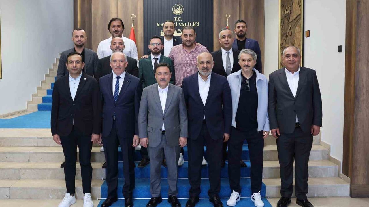 Kayseri Valisi Gökmen Çiçek, Yeni Kayserispor Yönetimini Makamında Kabul Etti