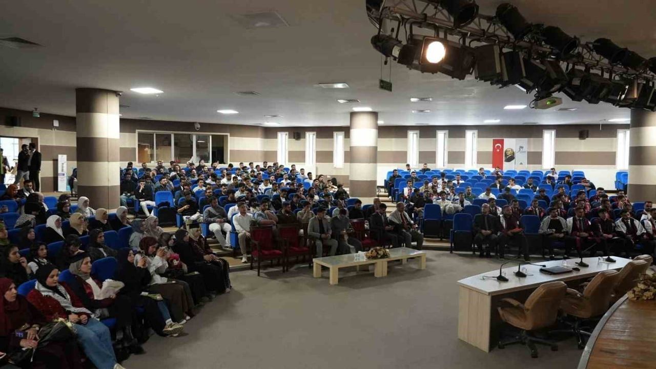 KBÜ'de 52 Filistinli öğrenci mezuniyet sevinci yaşadı