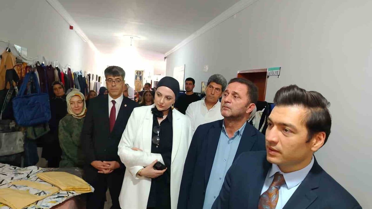 Keban'da Hayat Boyu Öğrenme Haftası: Kursiyerlerin el emeği ürünleri sergilendi