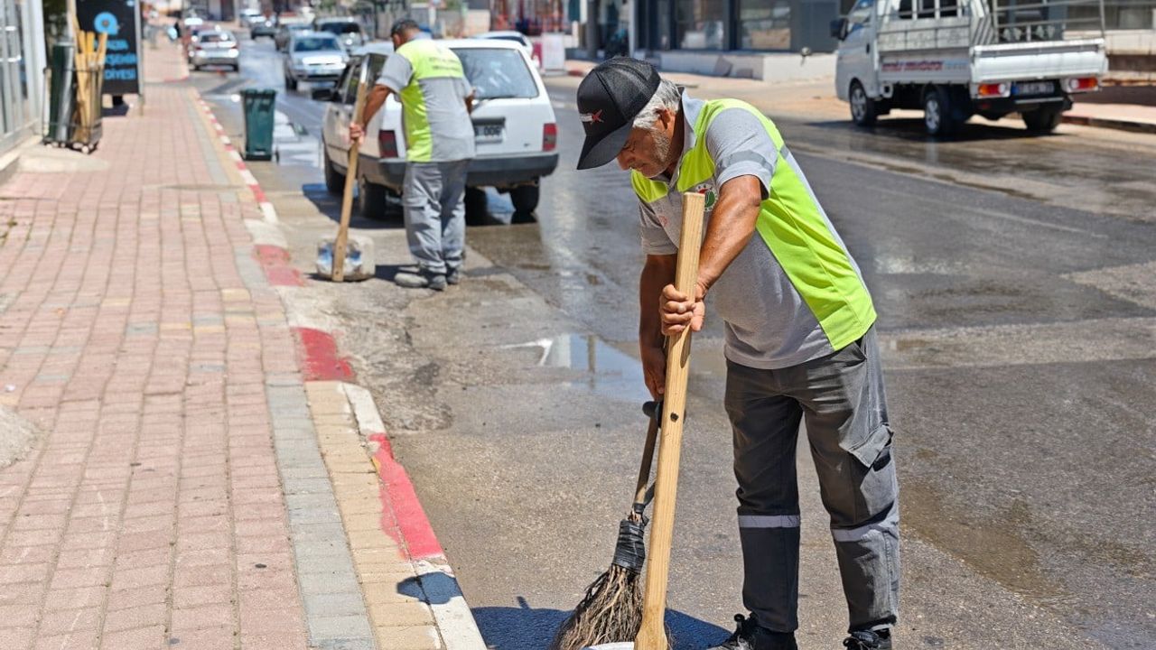 Kepez’de 'Temizlik Kirletmemektir' kampanyası mahallelerde ortak sorumluluk