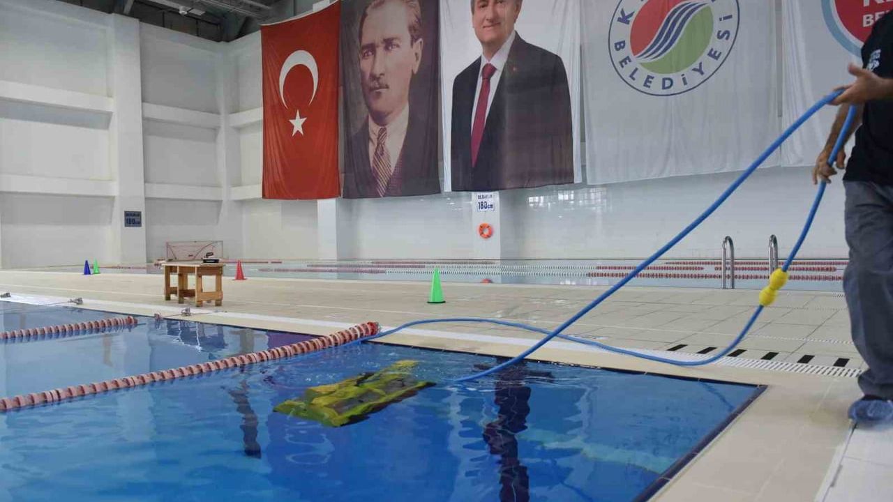 Kepez'in Adnan Menderes olimpik yüzme havuzunda hijyen ve sağlık önceliği