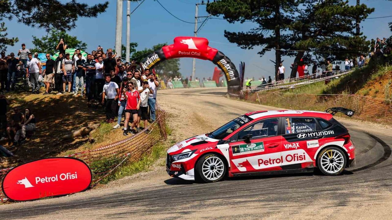 Kerem Kazaz, ellincisi düzenlenen Yeşil Bursa Rallisi'ni kazanarak liderliğini pekiştirdi