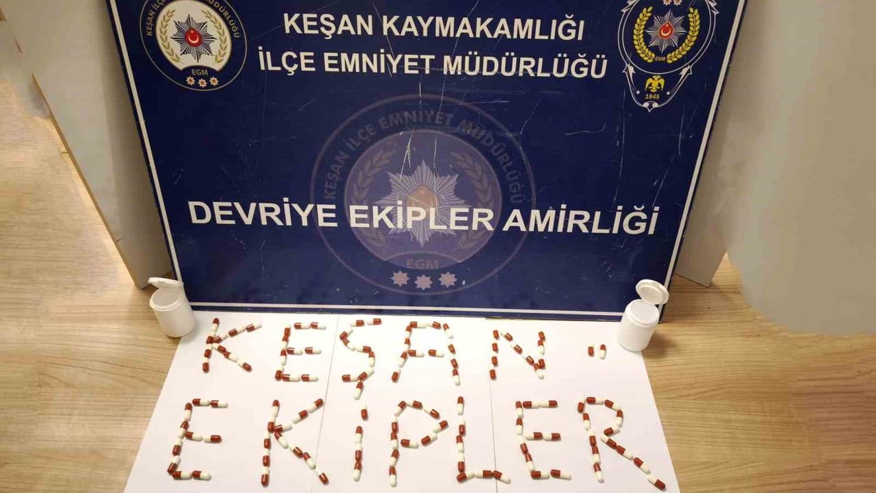 Keşan'da ev aramasında 120 adet sentetik ecza ele geçirildi