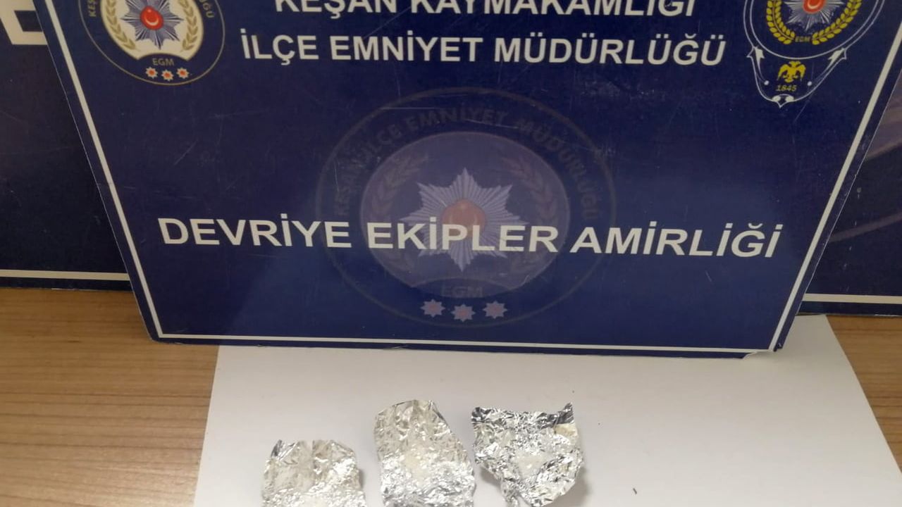 Keşan'da polis üst aramasında 0.44 gr metamfetamin ele geçirildi