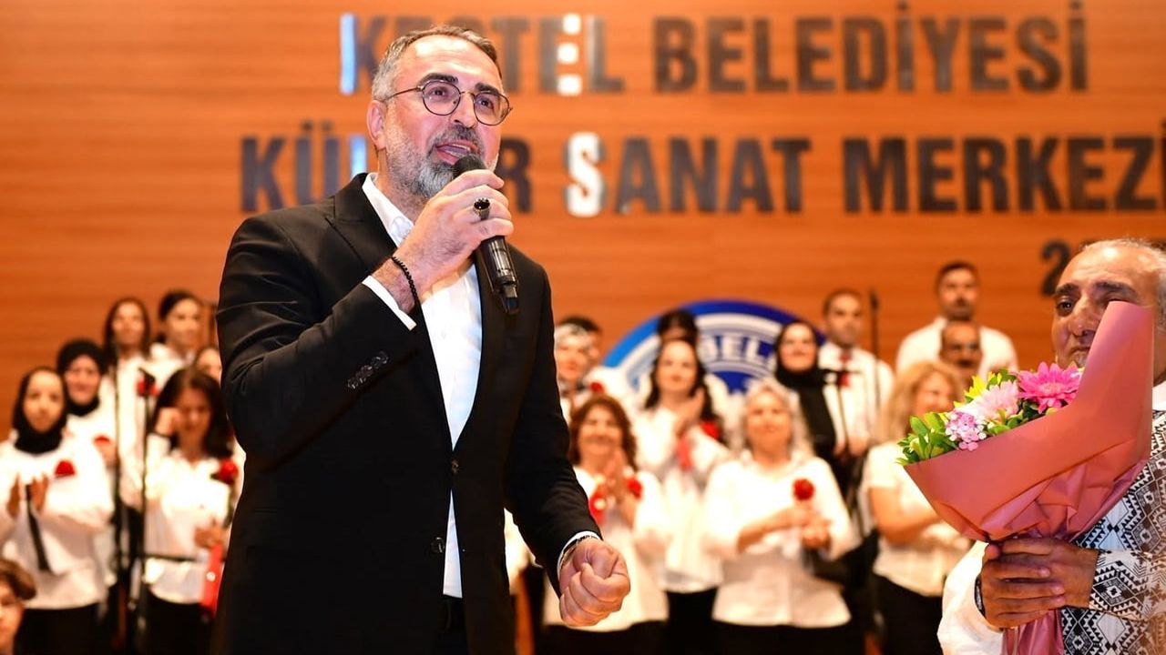 Kestel Belediyesi Türk Halk Müziği Korosu Muhsin Yazıcıoğlu Kültür Merkezi'nde konser verdi