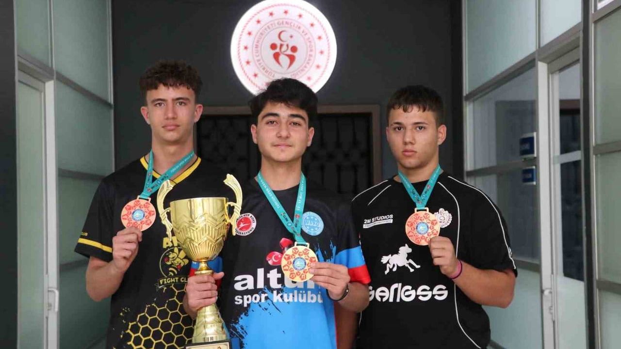 Kick Boks Dünya Kupası'nda Kayseri'li Sporculardan 9 Madalya