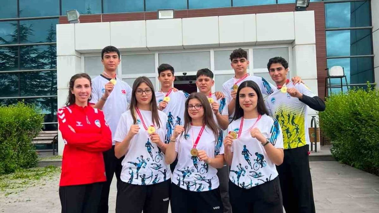 Kick boksta zirve: Kayseri Büyükşehir Belediyesi Spor A.Ş. 9 altın madalya kazandı