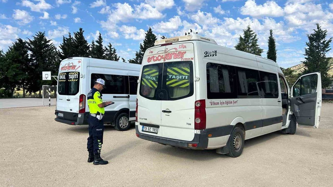 Kilis’te jandarma okul servislerini denetledi: 6 araç incelendi