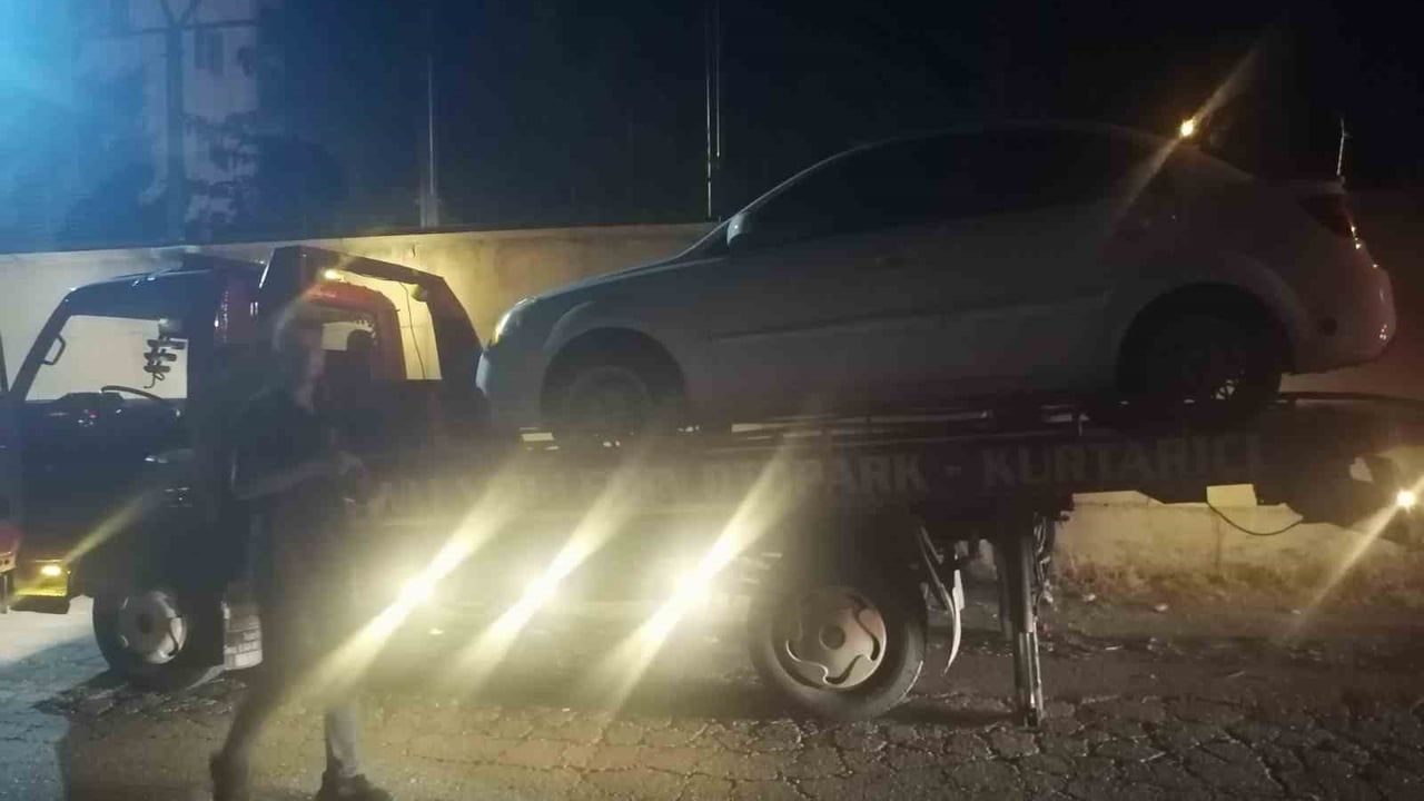 Kilis’te Öncüpınar Hudut Karakolu yolunda park eden 9 araç çekildi
