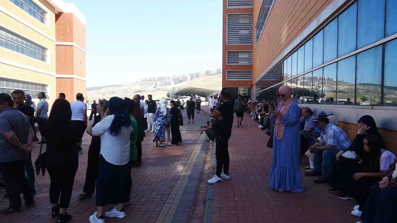 Kilis’te YKS AYT'ye saniyeler kala yetişti: güvenlik görevlisi motosikletiyle adayı ulaştırdı