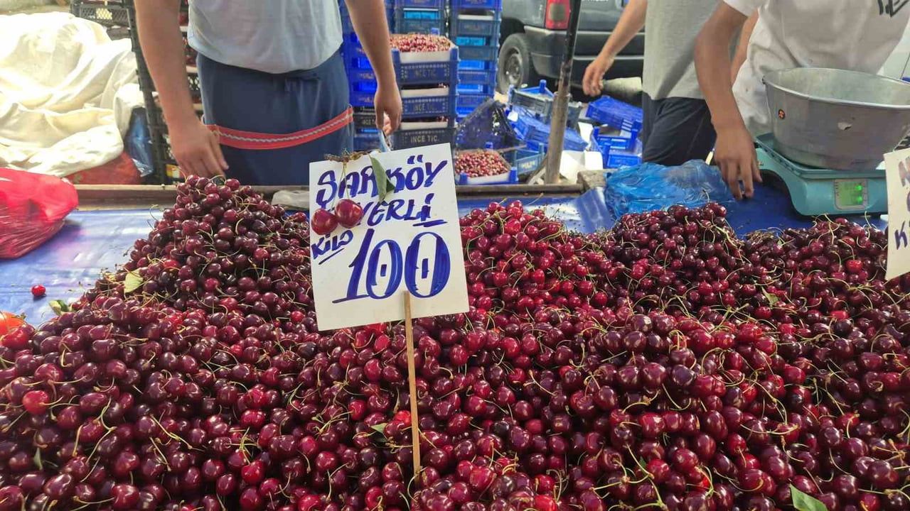 Kiraz festivali sonrası fiyatlar geriledi: Tekirdağ pazarında kilo 70 liraya indi