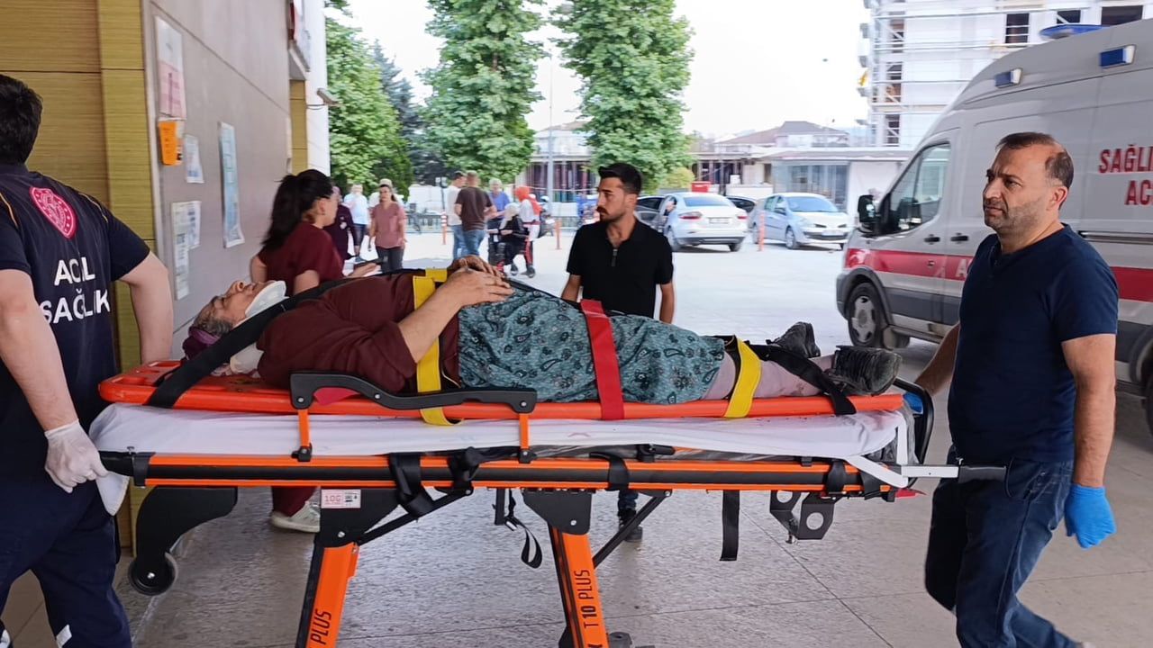 Kiraz toplamak için çıktığı ağaçtan düşen kadın yaralandı
