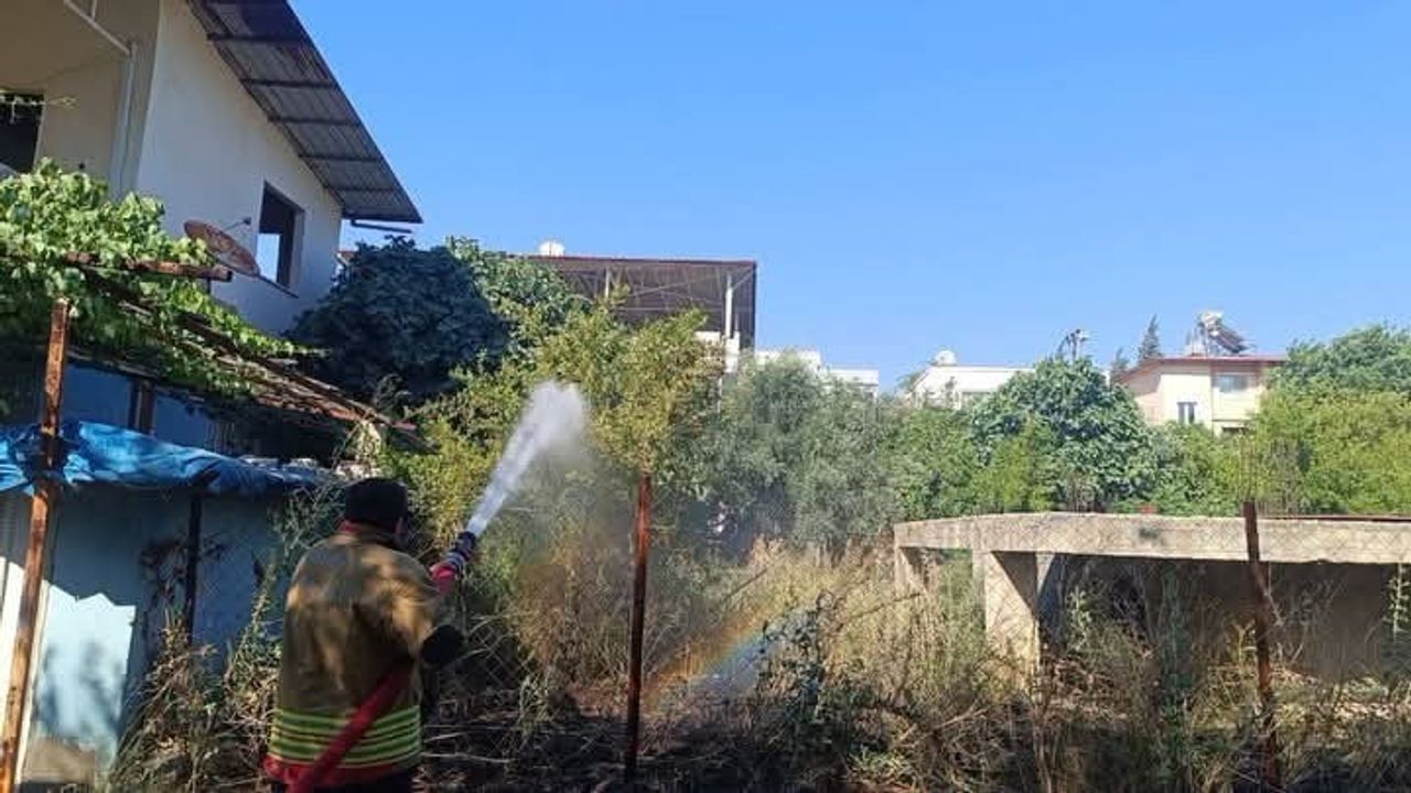 Kırıkhan’da bahçe yangını itfaiyenin müdahalesiyle kontrol altına alındı