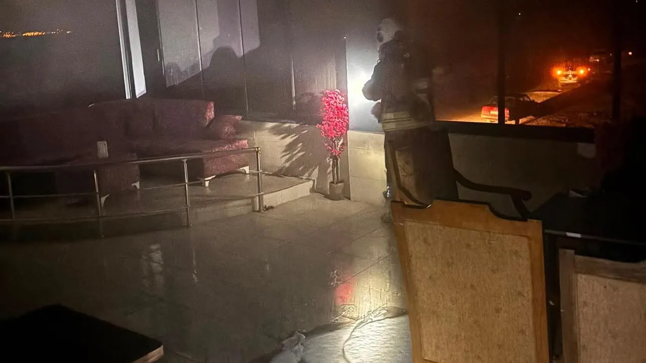 Kırıkhan'da iş yeri yangını kullanılamaz hale geldi
