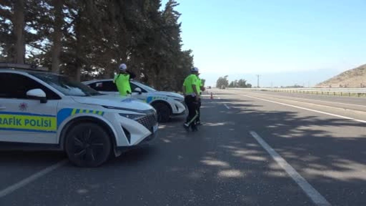 Kırıkhan'da traktör reflektör denetimi: eksik traktörlere reflektör dağıtıldı