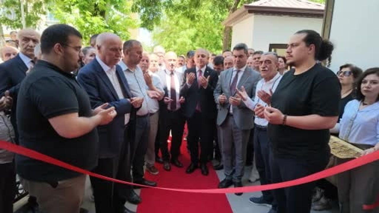 Kırıkkale'de belediye başkanı makam binasını sosyal tesise dönüştürdü: dualarla açıldı