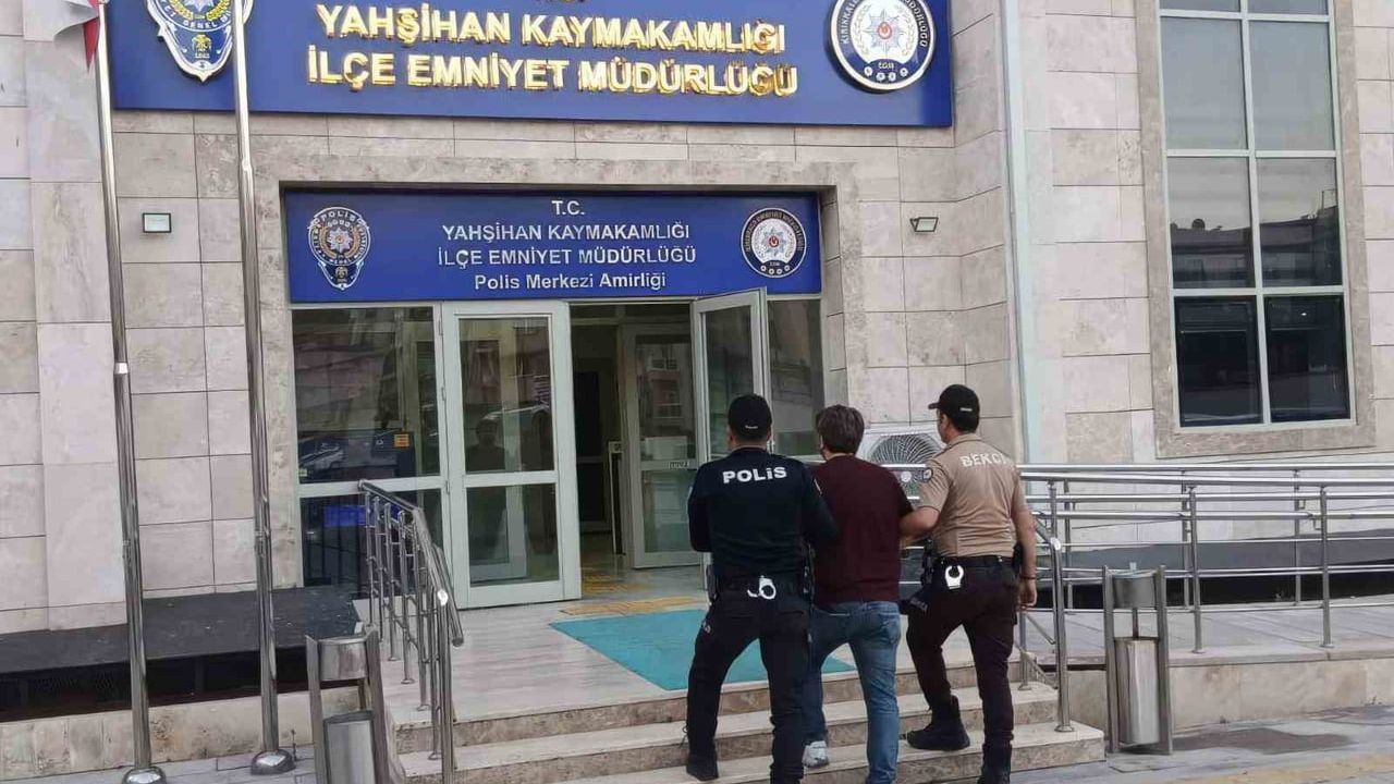 Kırıkkale Yahşihan'da 'karşılıksız çek' suçundan 1 milyon 920 bin 936 lira ceza bulunan S.U. yakalandı