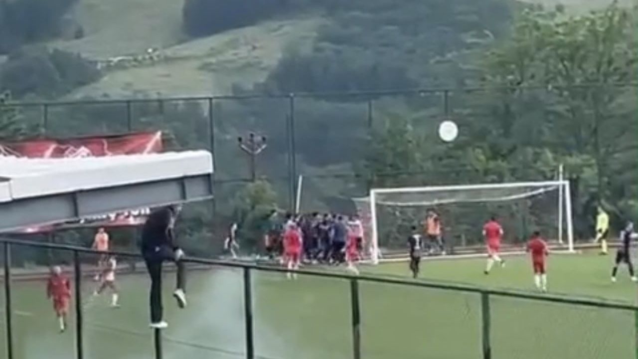 Kırklareli’de Demirköyspor-Sütlüce Köyü Spor maçında saha içi gerginlik