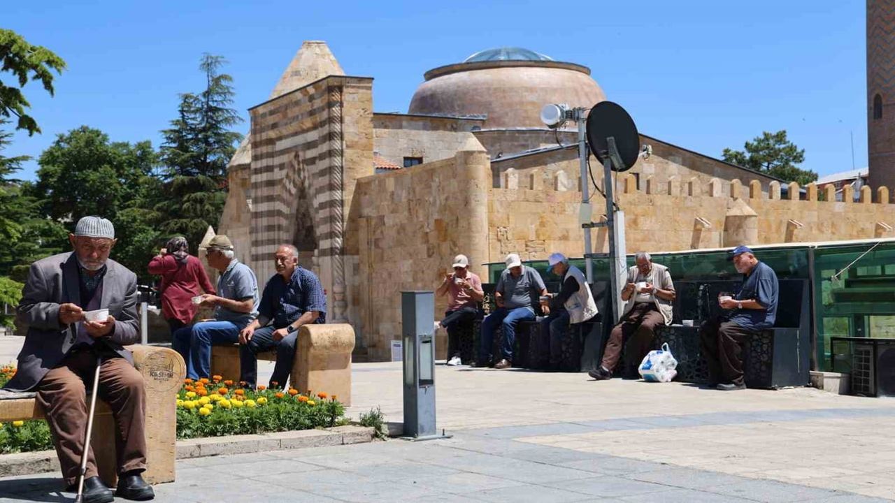 Kırşehir'de aşure ikramı yoğun ilgi gördü