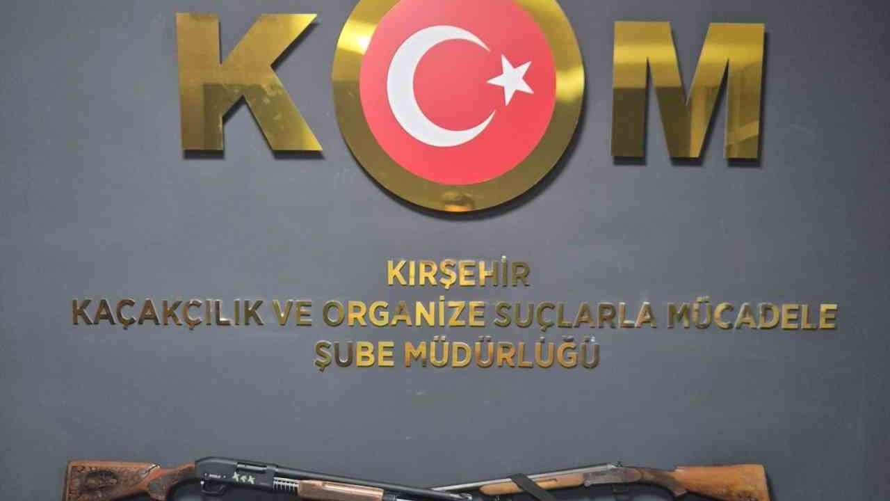 Kırşehir'de KOM ekipleri ruhsatsız av tüfekleri ve kaçak içki ele geçirdi