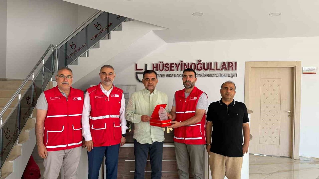 Kızılay’dan Veysi Duyan’a 'yılın bağışçısı' ödülü