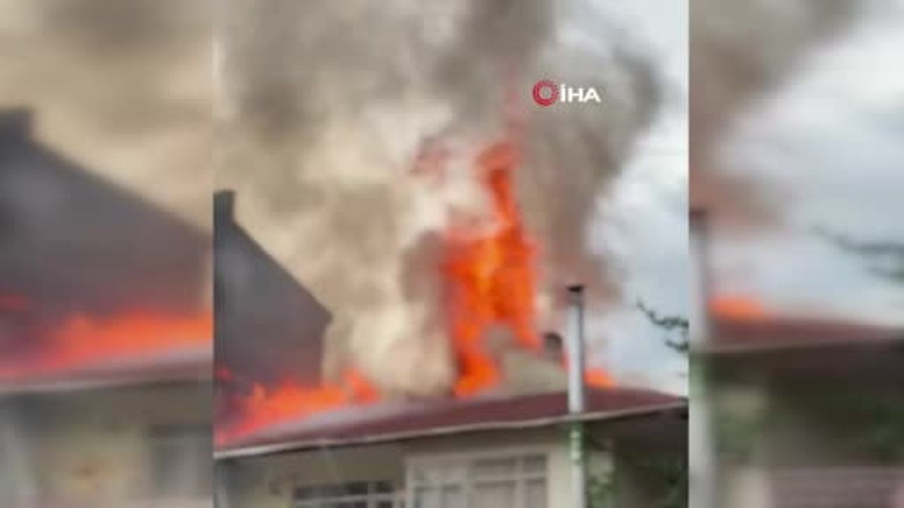 Kızılcahamam'da iki katlı binanın çatısı yandı