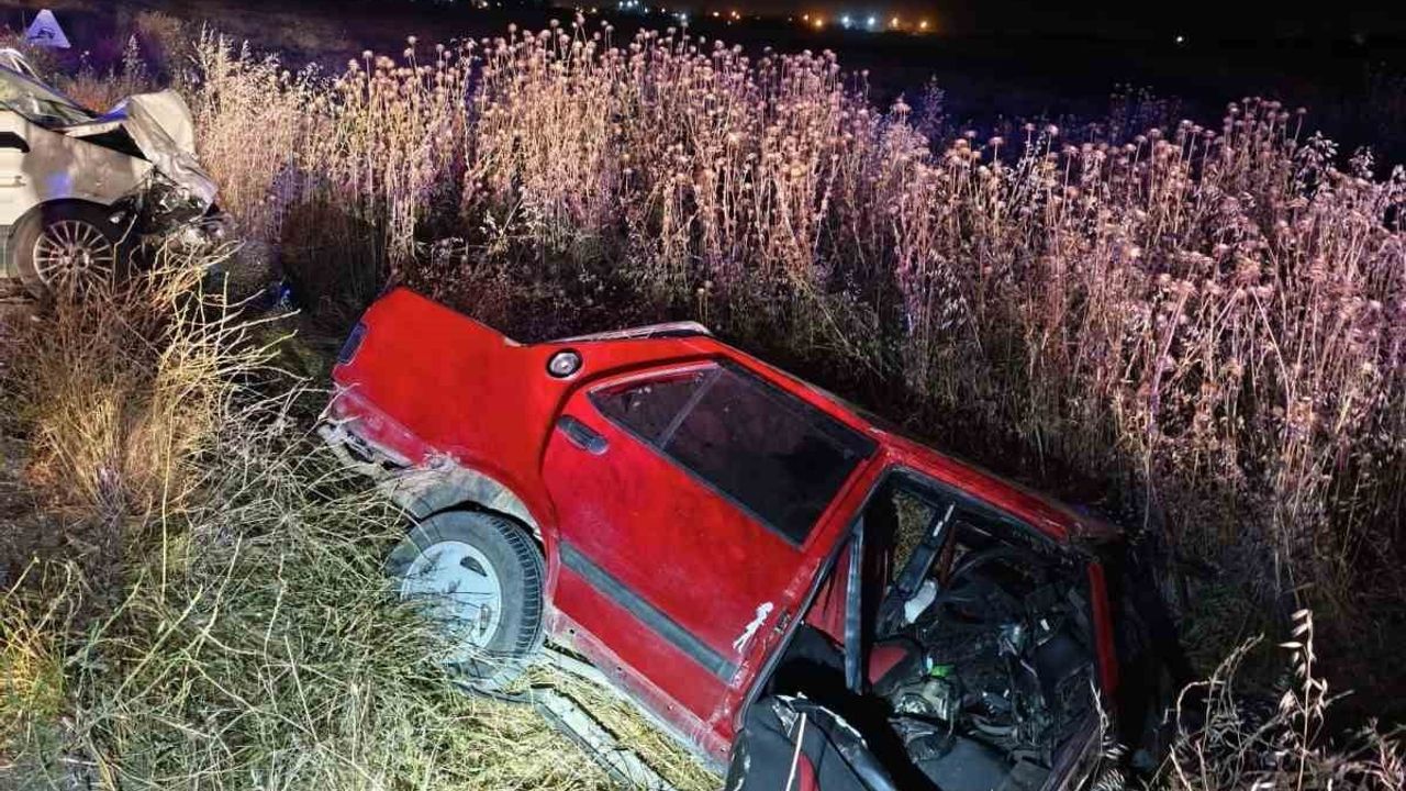 Kızıltepe’de iki otomobilin çarpıştığı kazada 1 kişi hayatını kaybetti, 4 kişi yaralandı