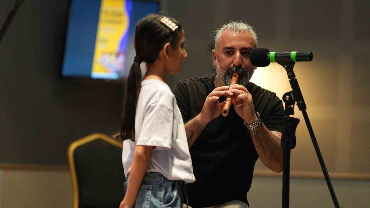 Kocaeli Büyükşehir'de müzik ve hareket eğitimi sahneye taşındı