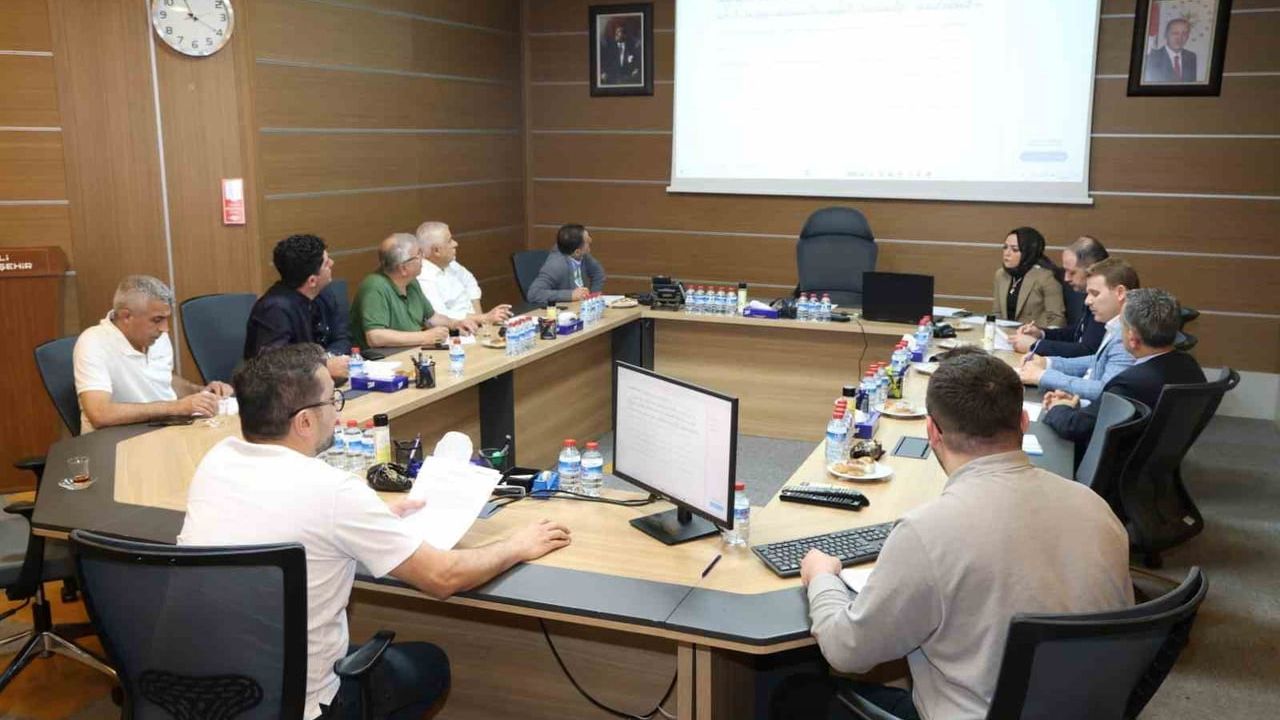 Kocaeli Büyükşehir Encümeni kararı: 88 şoföre 326 bin 40 TL, 23 markete 85 bin 215 TL ceza