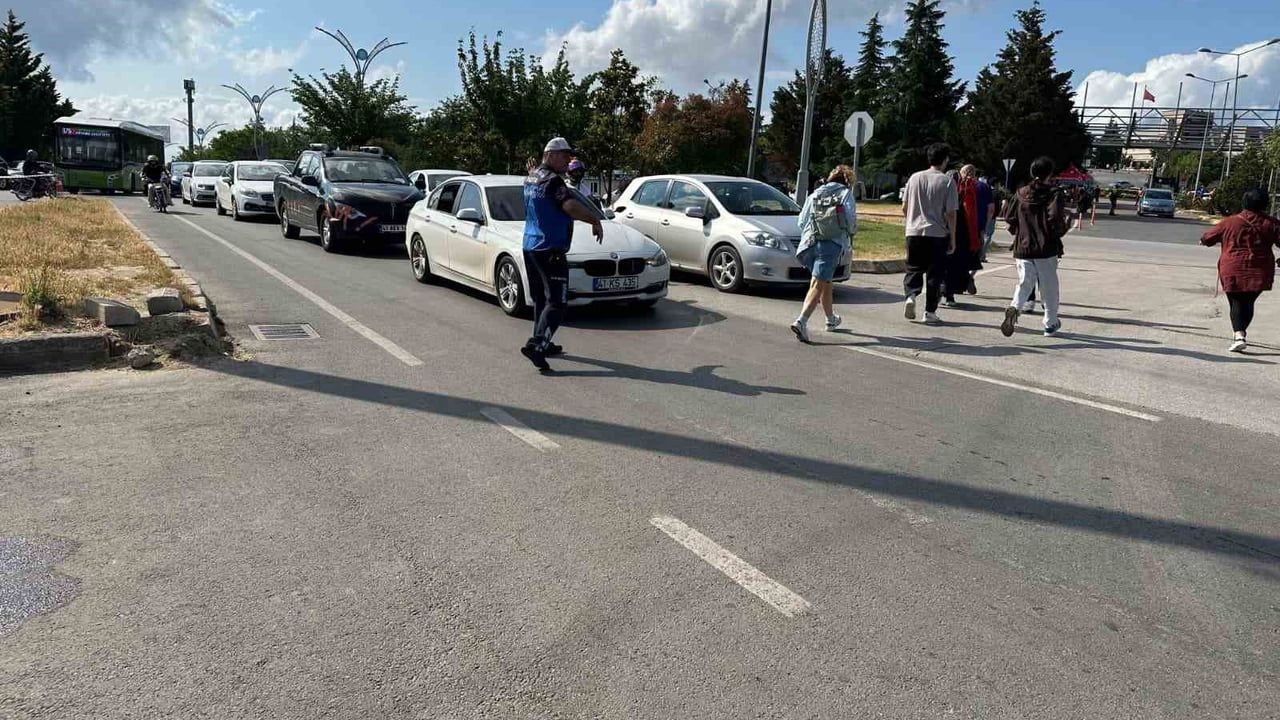 Kocaeli Büyükşehir Zabıtası YKS'de adayların yanında oldu