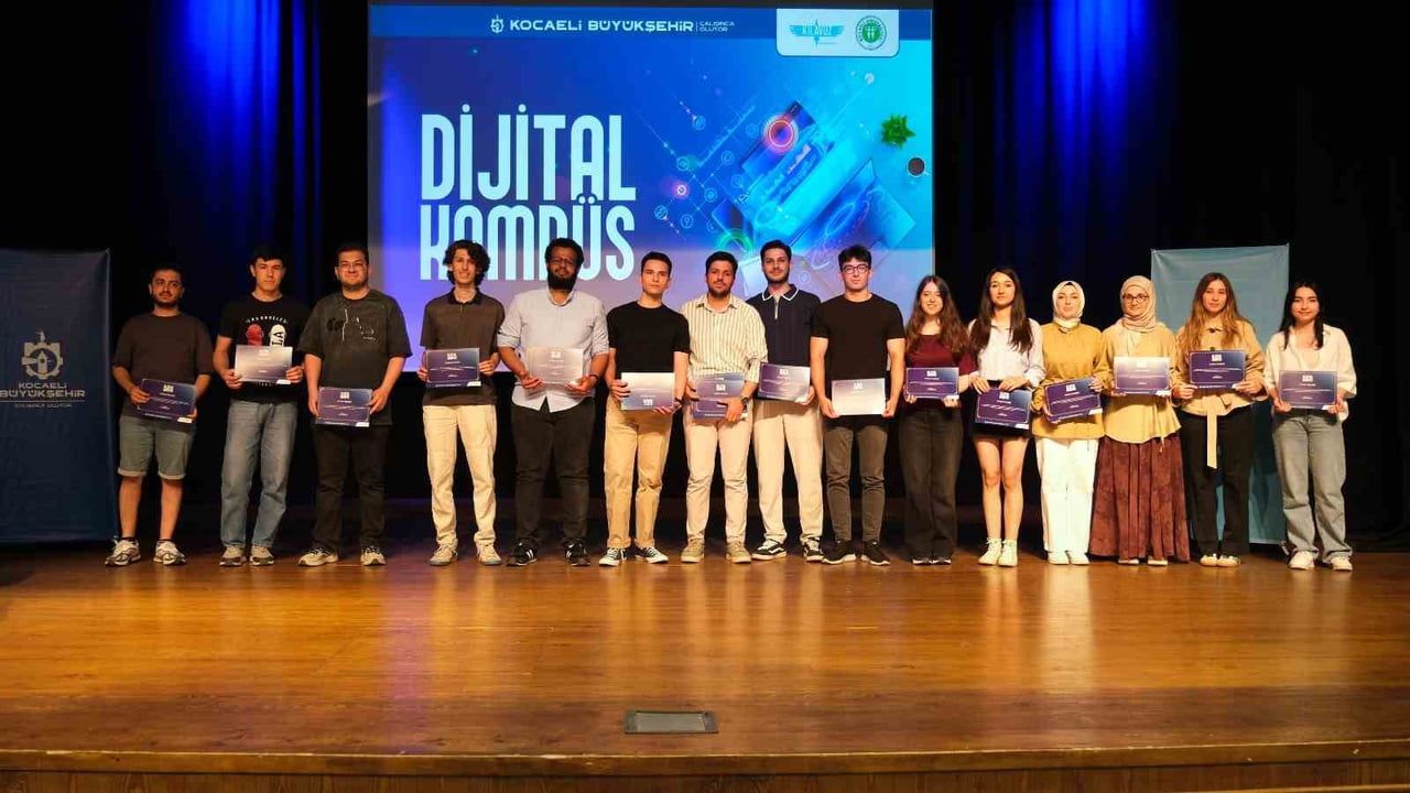 Kocaeli'de 237 genç Dijital Kampüs eğitimlerini tamamlayıp sertifikalarını aldı