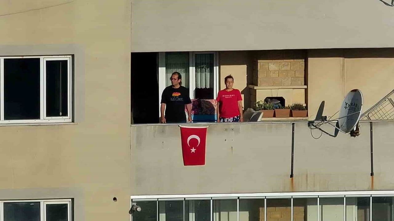 Kocaeli'de binlerce kişi milli maçı dev ekranda izledi