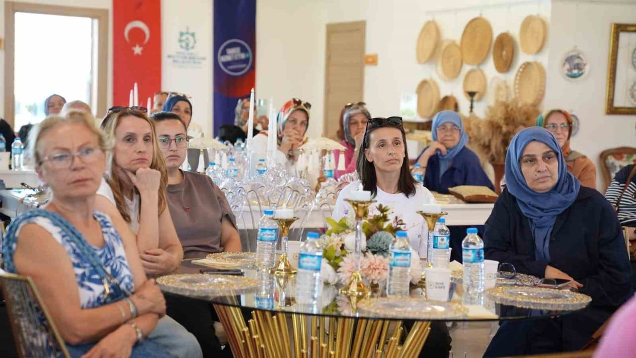 Kocaeli'nde kadınlara yönelik seminerde doğru duruşun püf noktaları anlatıldı
