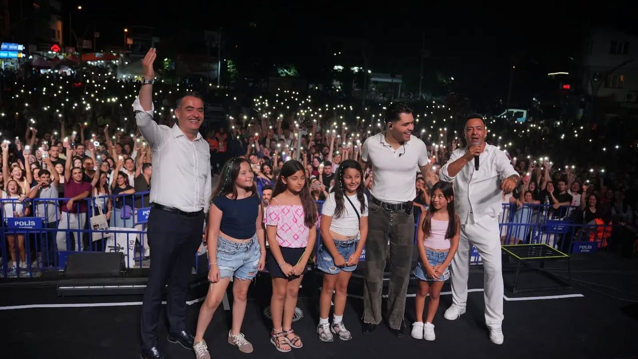 Koçarlı’da çam fıstığı festivali Emircan İğrek konseriyle sona erdi