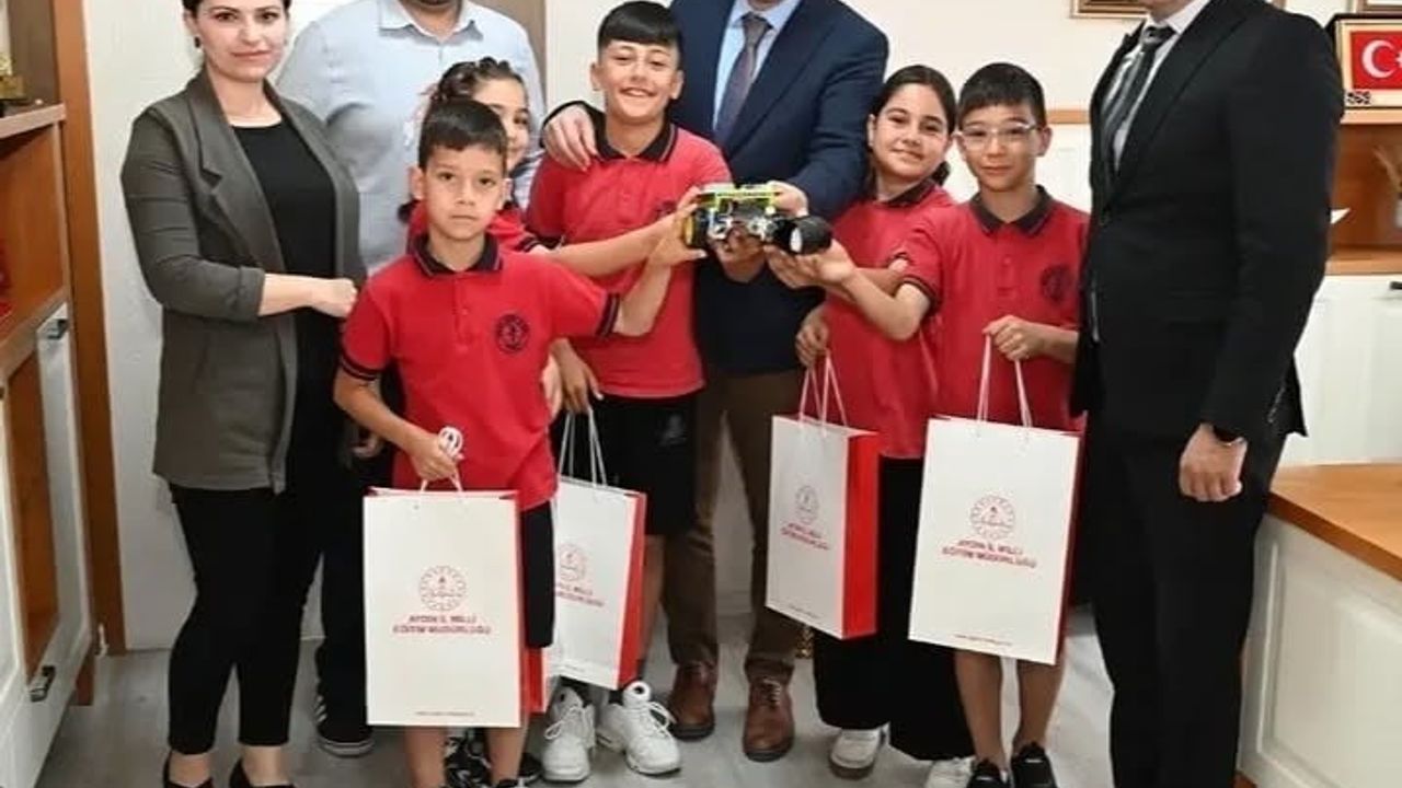 Koçarlı'nın "Neşe Robot"u Robot Tasarım Yarışması'nda Türkiye üçüncüsü oldu