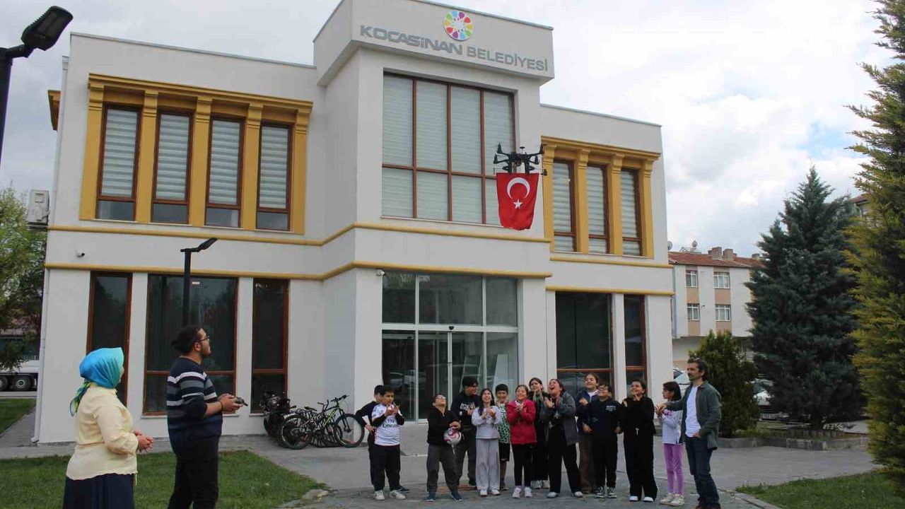 Kocasinan İnovasyon Merkezi'nde gençler İHA ve dron tasarımlarını üretiyor