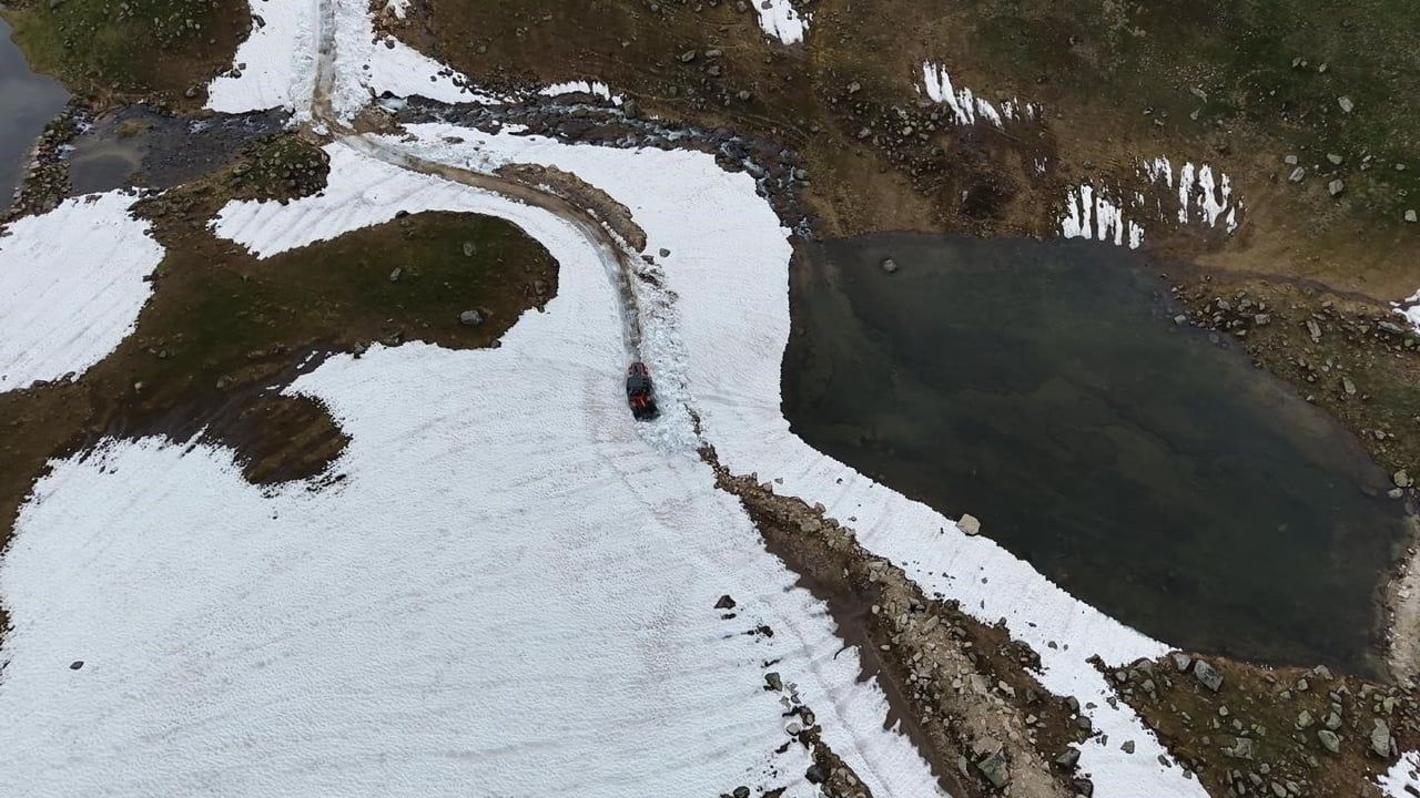 Koçdüzü yaylası yolu haziran ayında yapılan kar temizliğiyle ulaşıma açıldı