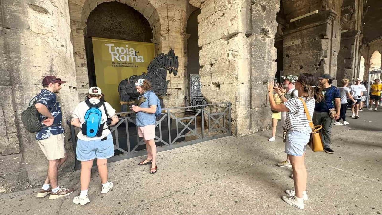 Kolezyum'da Troya Sergisi: 221 eserle Türkiye'nin kültürel mirası Roma'da