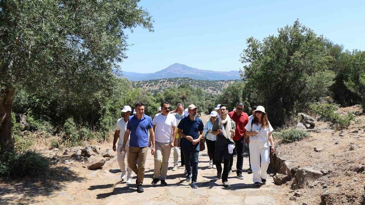 Komisyon üyeleri Yunusemre’nin tarih ve kültür rotasını keşfetti