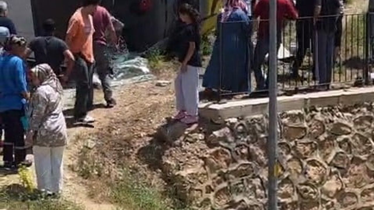 Kontrolden çıkan halk otobüsü devrildi: 1 yaralı