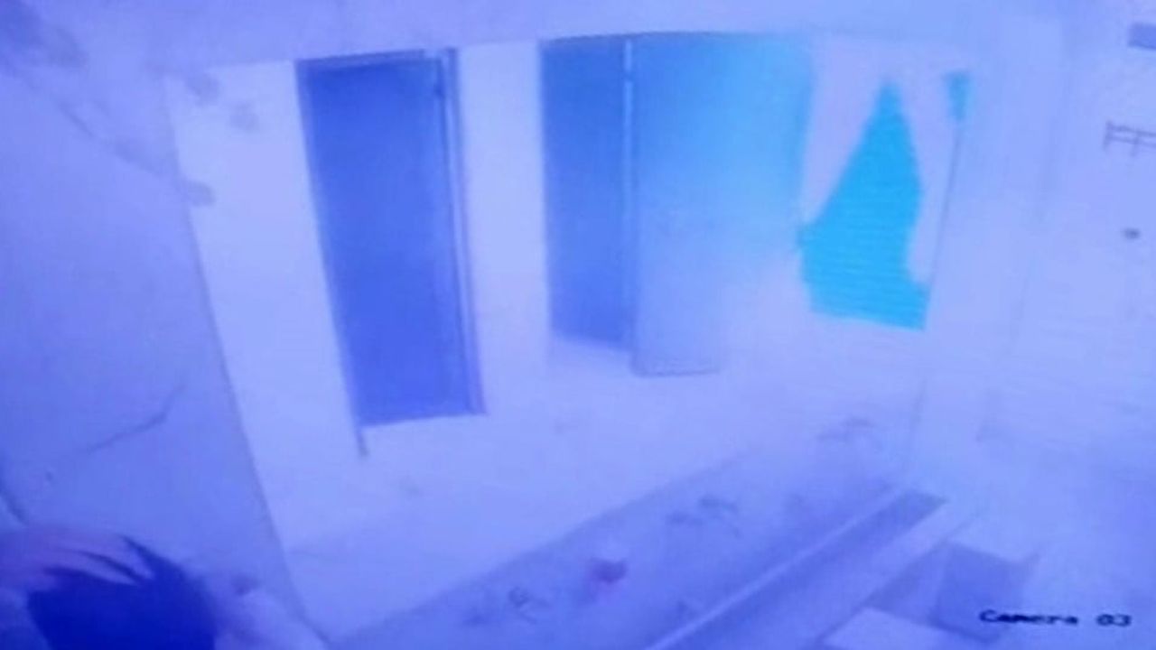 Konya'da cami şadırvanında hırsızlık: şüpheliler aynada süslenip güvenlik kamerasını çaldı