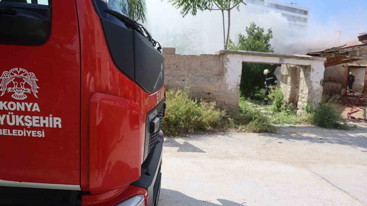 Konya'da Hocacihan Mahallesi'nde tek katlı müstakil evde çıkan yangın kontrol altına alındı